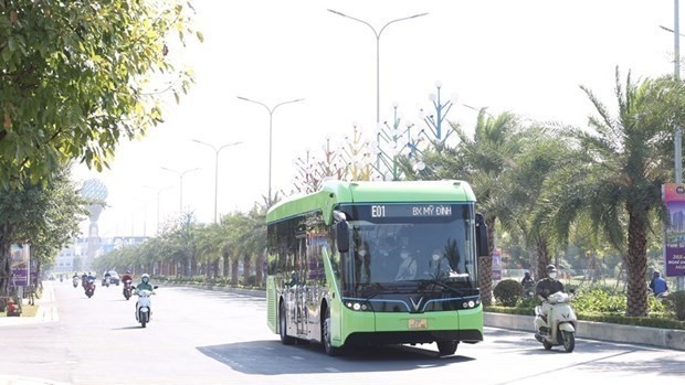 An electric bus in Hanoi - Illustrative image (Photo: VNA)