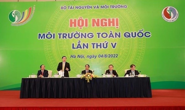 Deputy Prime Minister Le Van Thanh (standing) addresses the conference (Photo: VNA)