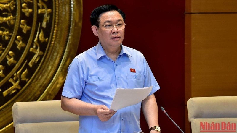 NA Chairman Vuong Dinh Hue speaks at the working session. (Photo: NDO/Duy Linh)