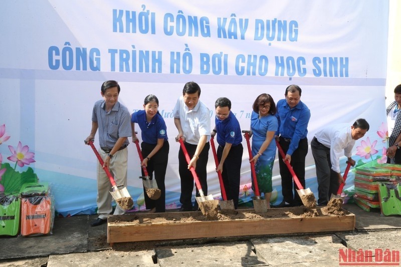 Volunteers starts construction of a swimming pool for children in Dong Thap province.