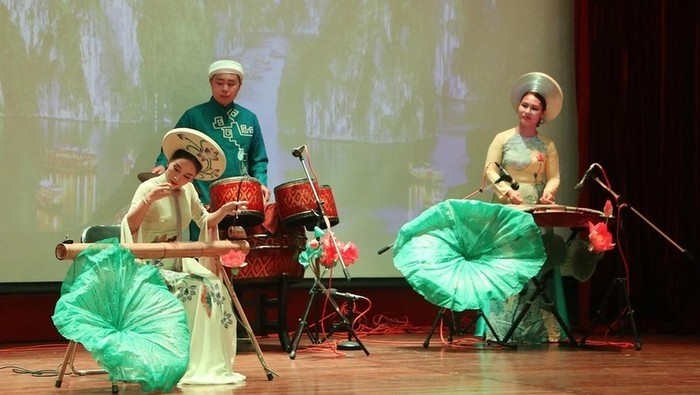 An art performance by Vietnamese artists following the opening ceremony for the Vietnam Cultural Week in Cambodia
