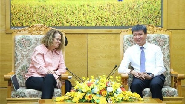 Chairman of the Yen Bai province People’s Committee Tran Huy Tuan and WB Country Director for Vietnam Carolyn Turk. (Photo: VNA)