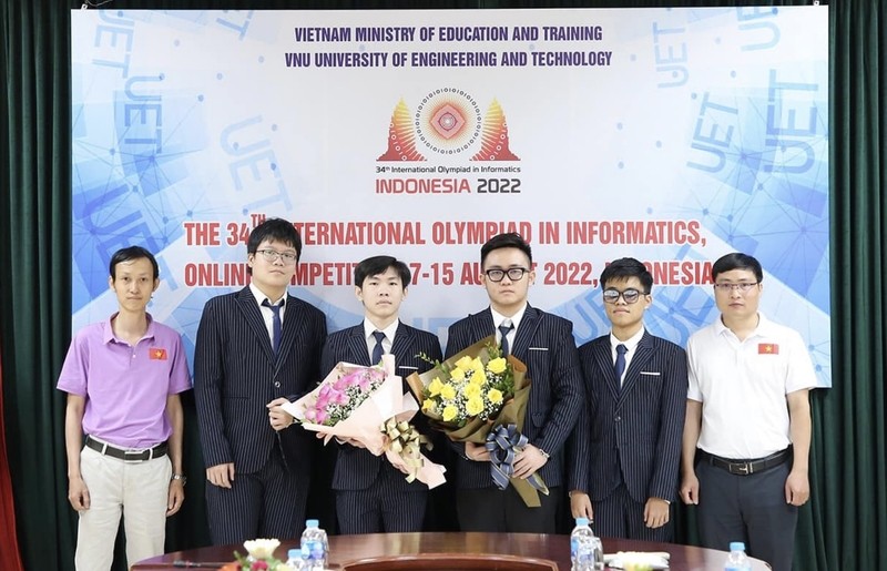 All four students in the Vietnamese team win a medal at the 34th International Olympiad in Informatics (IOI 2022). (Photo: Ministry of Education and Training)