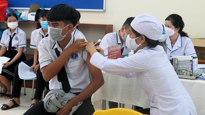 Schoolchildren in Phu Yen Province are vaccinated against COVID-19.