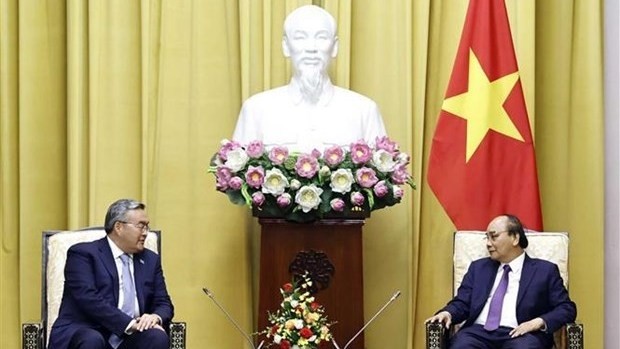 President Nguyen Xuan Phuc (right) and Kazakh Deputy Prime Minister and Foreign Minister Mukhtar Tileuberdi. (Photo: VNA)