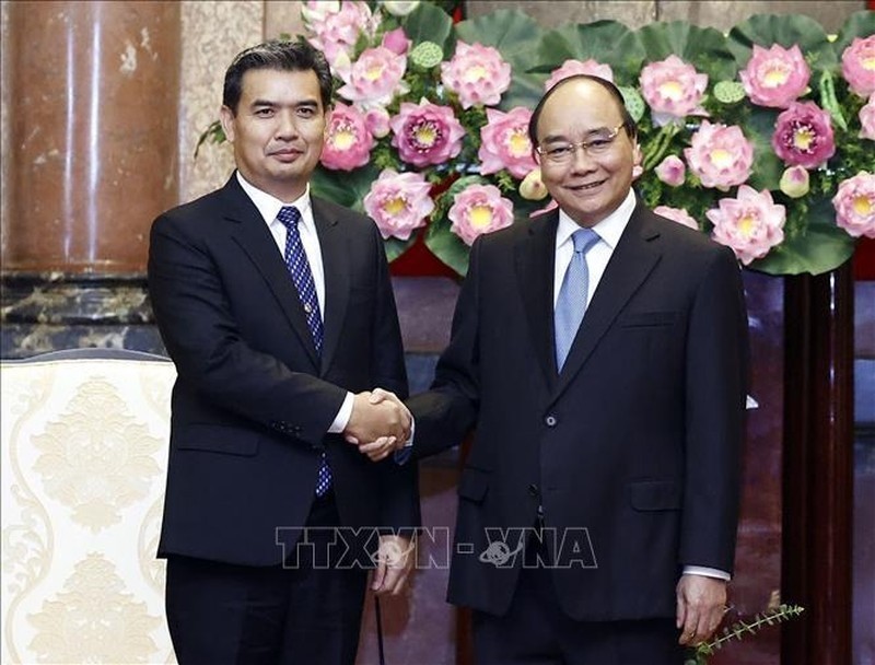 President Nguyen Xuan Phuc receives Lao Prosecutor General Xayxana Khotphouthone (Photo: VNA)