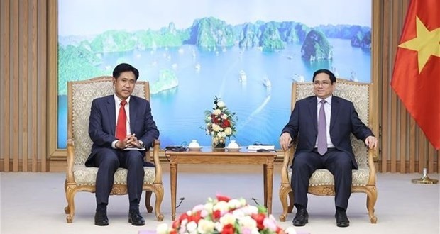 Prime Minister Pham Minh Chinh (right) and Lao Justice Minister Phayvy Siboualypha (Photo: VNA)
