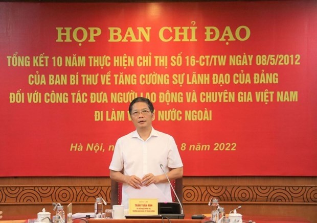 Chairman of the Party Central Committee’s Economic Commission Tran Tuan Anh speaks at the event. (Photo: VNA)