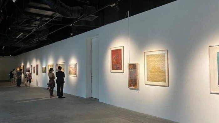 The exhibition attracts a large number of visitors. (Photo: NDO)