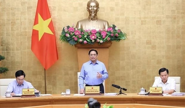 Prime Minister Pham Minh Chinh (C) speaks at the meeting (Photo: VNA)