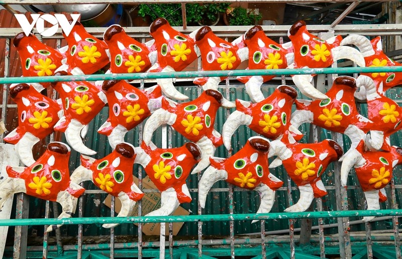 Paper masks used to be favourite toys of Hanoi children during the Mid-autumn festival.