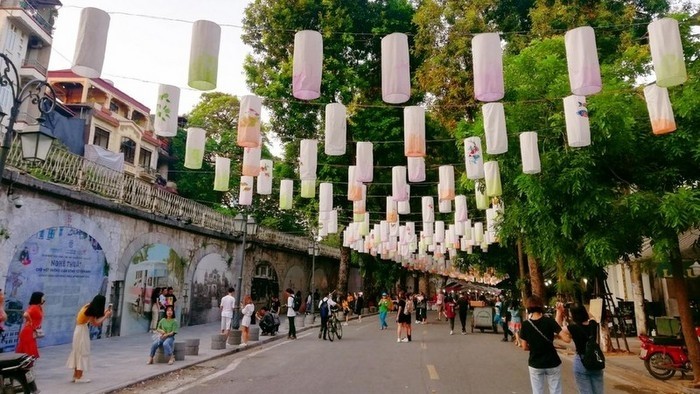 Hanoi wishes to have more public art spaces like Phung Hung mural street. 