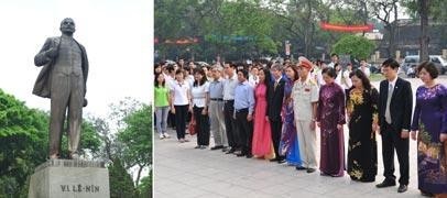 Hanoi officials pay tribute to Lenin. (Image: hanoimoi.com.vn)