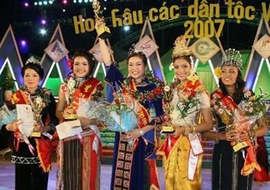 Top five winners of the Miss Vietnamese Ethnic Group beauty pageant 2007