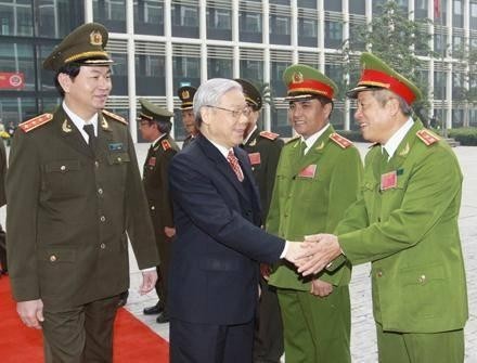 Party General Secretary Nguyen Phu Trong and delegates at the conference