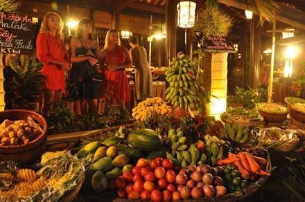 A gala night held in Hoi An ancient town to welcome foreign tourists