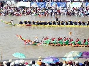 ‘Ngo’ boat racing, a traditional ethnic Khmer sport.