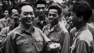 General Vo Nguyen Giap visits a military unit in 1968