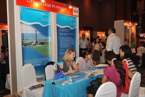 Exhibition introduces UK education system to Vietnam