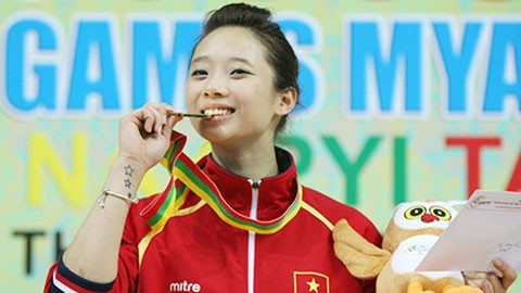  Thuy Vi presenting Vietnam’s first gold medal at SEA Games (Photo: vnexpress.net)