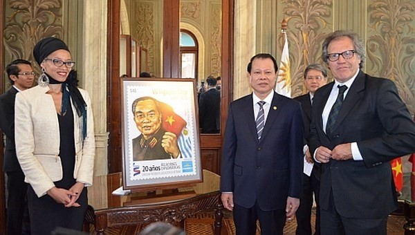 A stamp sample, featuring portrait of General Vo Nguyen Giap, published by Uruguay’s National Post Office to mark Vietnam-Uruguay diplomatic ties