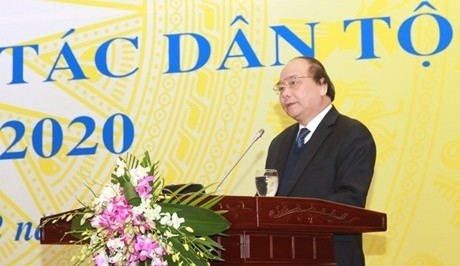 Deputy PM Nguyen Xuan Phuc speaking at the conference (VGP)