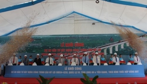 At the ground-breaking ceremony (Source: giaothongvantai.com.vn)