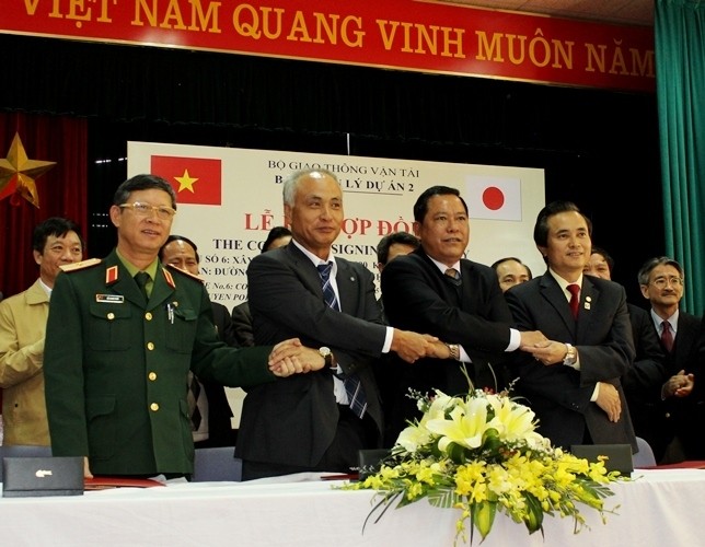 At the signing ceremony for the construction of the Tan Vu - Lach Huyen route (photo: giaothongvantai.com.vn)