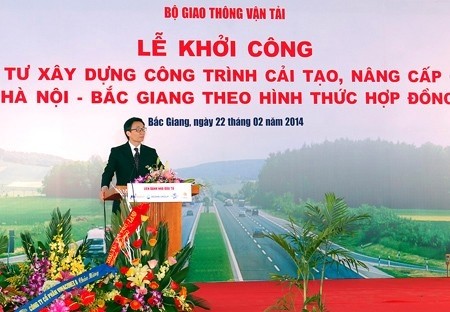  Deputy PM Dam speaking at the groundbreaking ceremony (photo: VGP)
