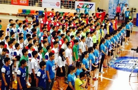  550 students from 34 universities are competing in futsal and free-style combat dance. (Source: thethaovanhoa.vn)