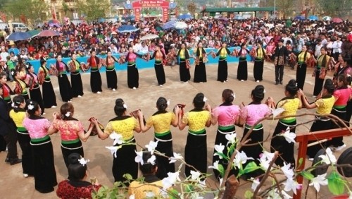 A Xoe folk dance of the Thai people in To Hieu ward in Son La city 
