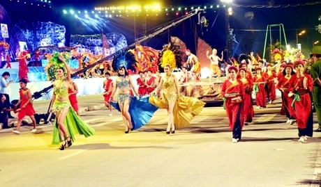 The 2014 Ha Long Carnival will feature a carnival parade with nearly 3,800 professional and amateur artists (Credit: baoquangninh.com.vn)
