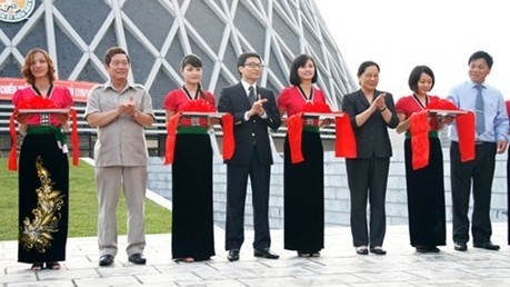 At the ribbon-cutting ceremony for the museum. (Source: VGP)