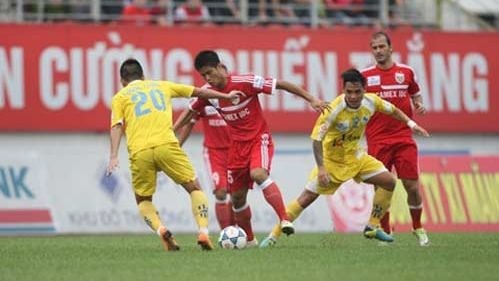 Binh Duong (red) score another win to stay atop the V-League standings.
