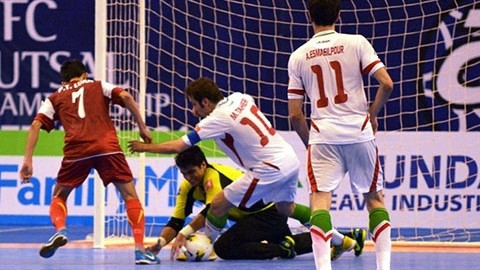 Vietnam (in red) is unable to surprise championship favourite Iran.
