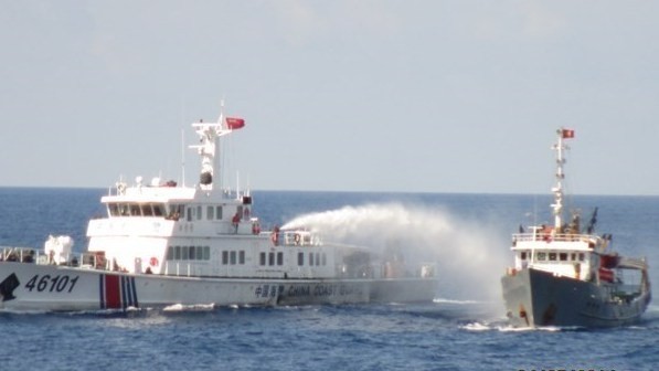 Chinese ships fire water cannons at Vietnamese coast guard vessels on May 4