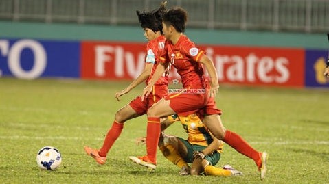 Vietnamese women (in red) deserve praise for their strong competitive spirit and determination despite the loss. (Source: bongdaplus.vn)  