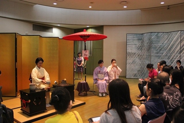 The Japanese tea ceremony attracted many visitors who were interested in Japanese art and Japanese tea ceremonies