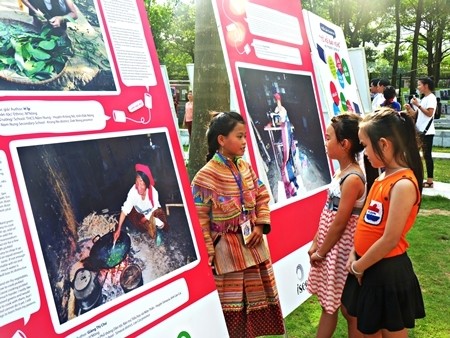 Photo exhibition depicts lives of ethnic children 