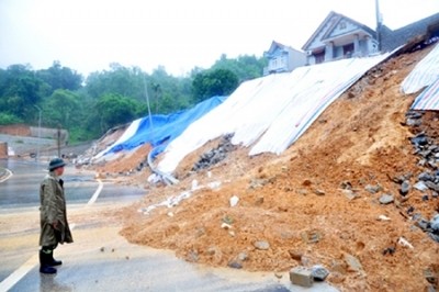 Landfall in Bai Chay ward, Ha Long city, Quang Ninh province.