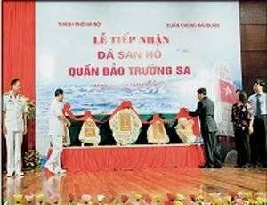 Hanoi receives coral from Truong Sa archipelago