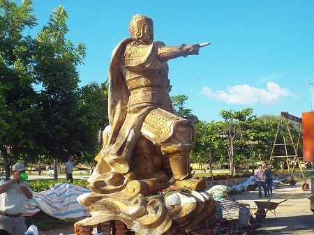 The statue will be reproduced from this sample. (Credit: dantri.com.vn)
