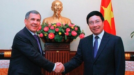 Deputy PM Pham Binh Minh (right) and Tatarstan President R.Minnikhanov (Source: VGP)