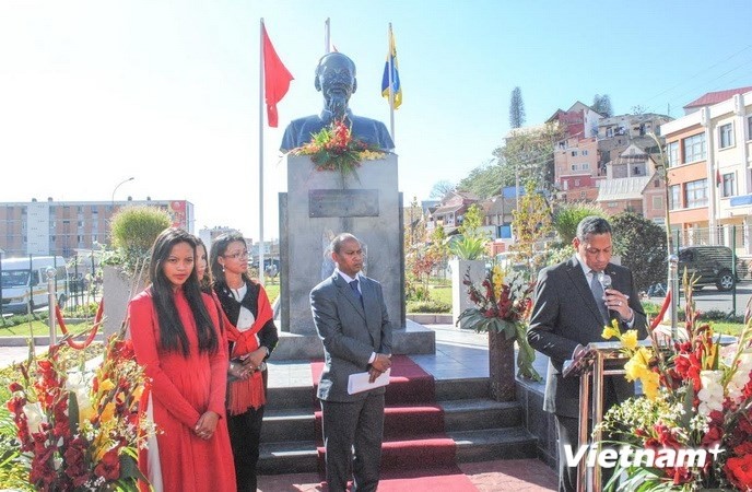 Madagascar Mayor Ny Hasina Andriamanjoto speaks at the inauguration. (Image credit: Vietnam+)