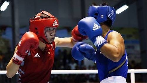 Vietnamese boxer Luu Thi Duyen (red) won a bronze medal in in the women’s light event. (Credit: VnExpress)