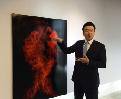 Jung Il-Jin next to his painting at the exhibition.