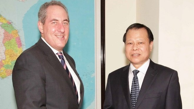 Deputy Prime Minister Vu Van Ninh and visiting US Trade Representative Michael Froman
