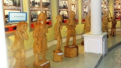 Wooden folk statues are imbued with the cultural identities of the Central Highlands. 