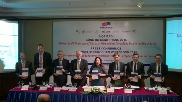 Representatives from the European business community announce the book. ̣(Credit: tinnhanhchungkhoan.vn)