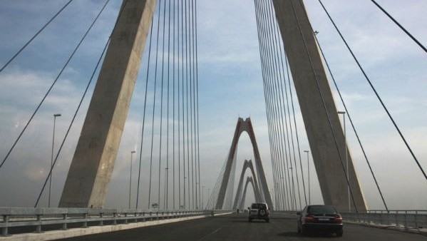 Nhat Tan bridge, 7,750 metres long and 33.2 metres wide, will be inaugurated on January 4. (Credit: hanoimoi.com.vn)